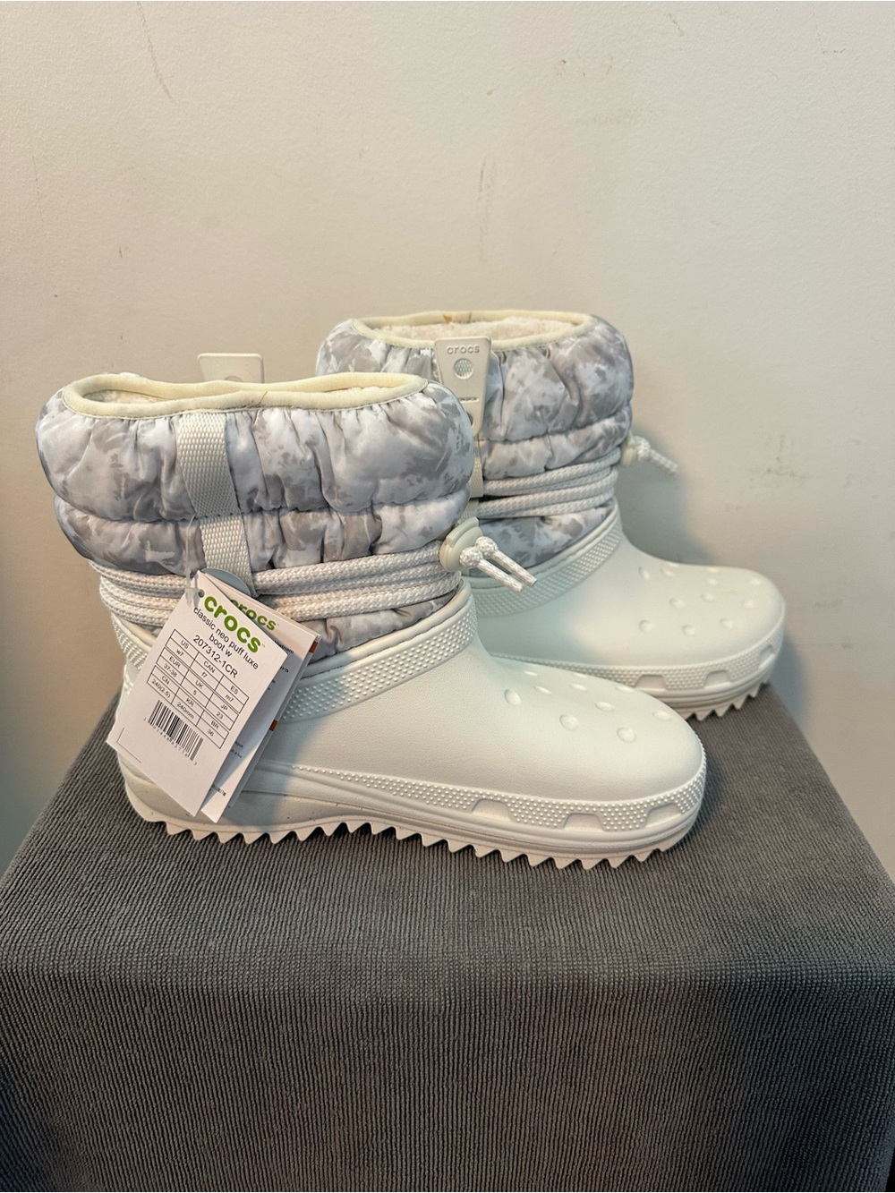CROCS White Quilted Snow Boots